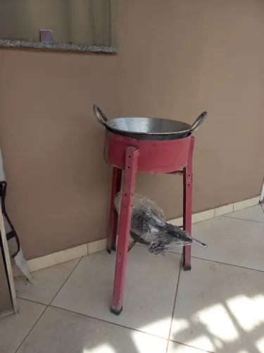 Fogão pasteleiro ou fogareiro com tacho