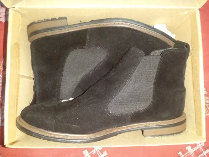 Vendo bota nova na caixa nunca usada! Numero 42