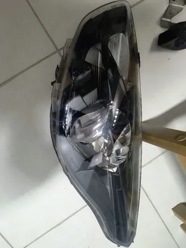 Farol Ford Ka 2020 lado passageiro