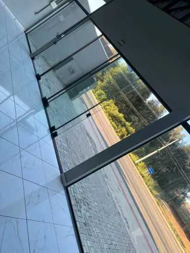 Sala comercial com casa