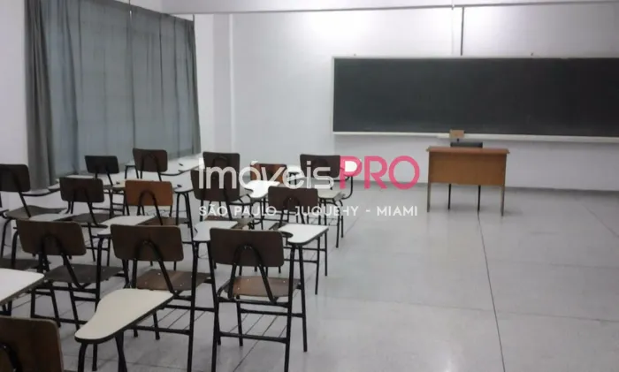 Monousuário com 10 pavimentos 2 elevadores