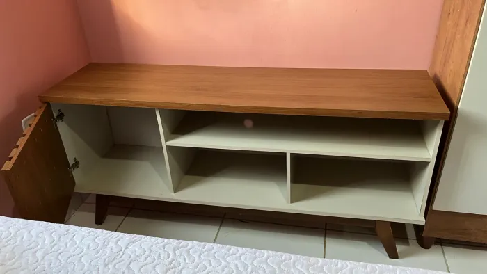 Rack para TV de até 55 polegadas, uma porta e gavetas, em perfeitas condições