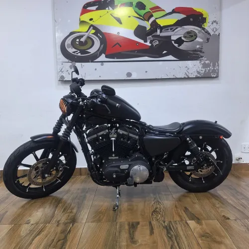 Harley Davidson - 883 Iron