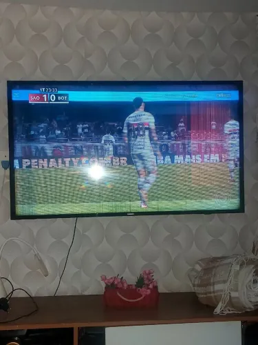 Vendo TV Samsung LCD em ótimo estado volume ok ligar e desligar ok só imagem com defeito