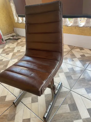 Cadeira apenas 1 peça (Anos 60/70) Cadeira Vintage Anos 70 Gomada apenas 1 peça.