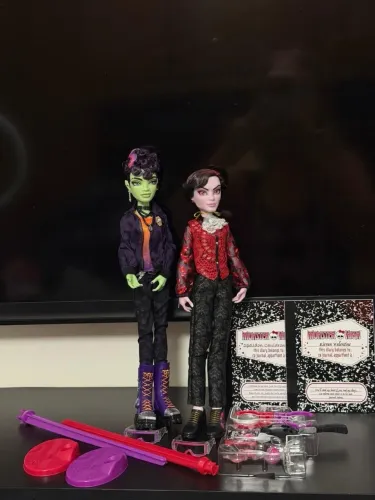 (Completos sem caixa/leia descrição) bonecos monster High valentine spelldon caldronello