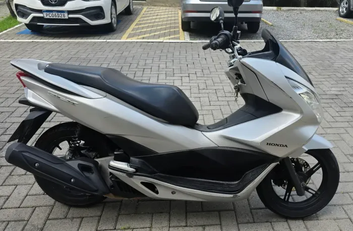 HONDA PCX 2018 - ECONÔMICA, CONFORTÁVEL E MUITO BEM CONSERVADA