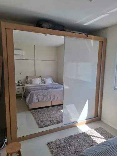 Guarda roupa casal com Espelho!