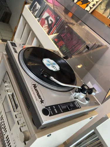 Lindo Toca Disco Belt Drive c/ pitch Numark TT-1510 com Ortofon OM 5e