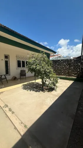 Alugo Casa em excelente localização em Mangabeiras
