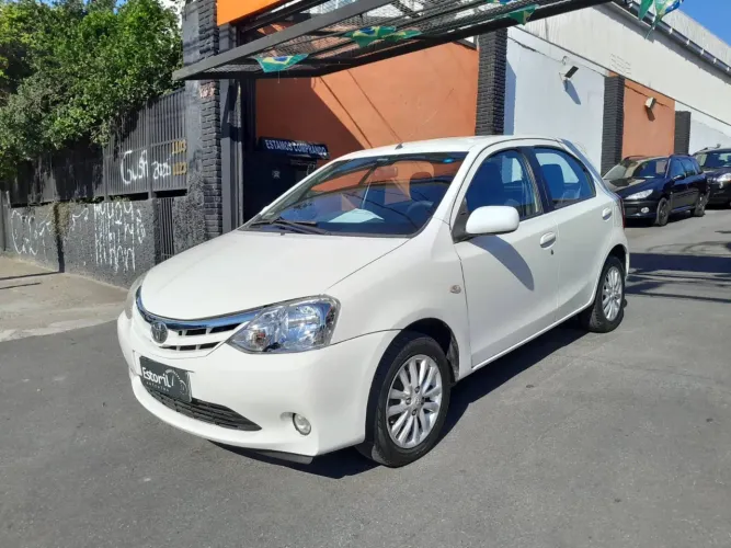 Toyota Etios XLS 1.5 Flex 16V 5P Mec. 2013