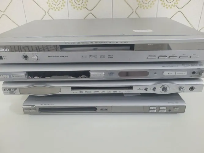 Aparelhos de DVD 4 unidades 