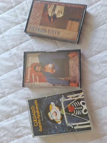 3 fitas cassettes diversas