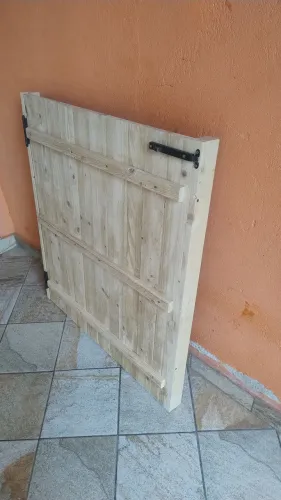 Portãozinho de madeira para porta,corredores etc.