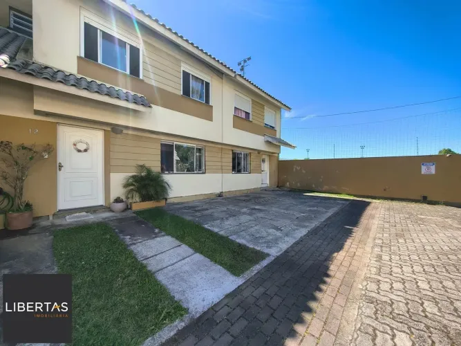 Casa em Condomínio com 3 Dormitórios, 137 m² e 2 Vagas na Zona Sul de PoA.