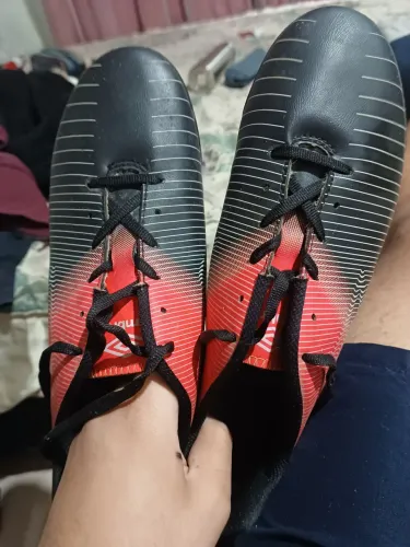 Chuteira umbro tamanho 42