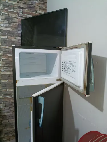 Geladeira e televisão