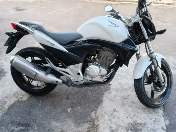 Cb300 R toda revisada, sem nada pra fazer 