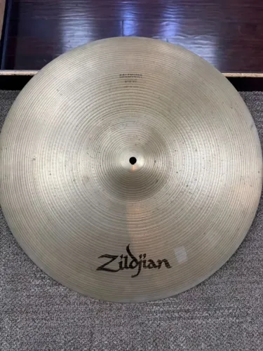Prato Ride Zildjian Avedis Medium 20"