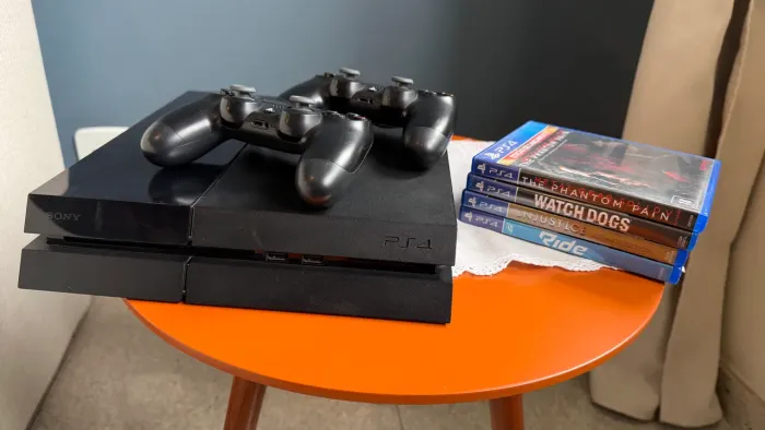PS4 Fat 500GB + 2 Controles Originais + 5 Jogos - Único Dono