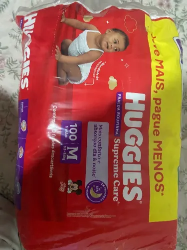 Fraldas huggies M 100 unidades supreme care troco por G