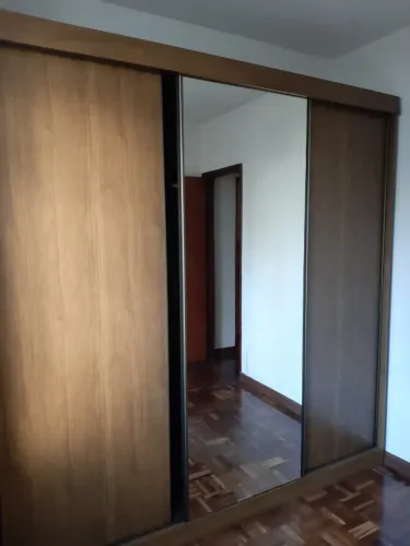 Guarda-roupa DESMONTADO em MDF com espelho