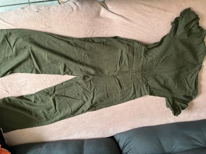 Macacão Longo Pantalona Verde Militar - Detalhe Nó e Cut-Out