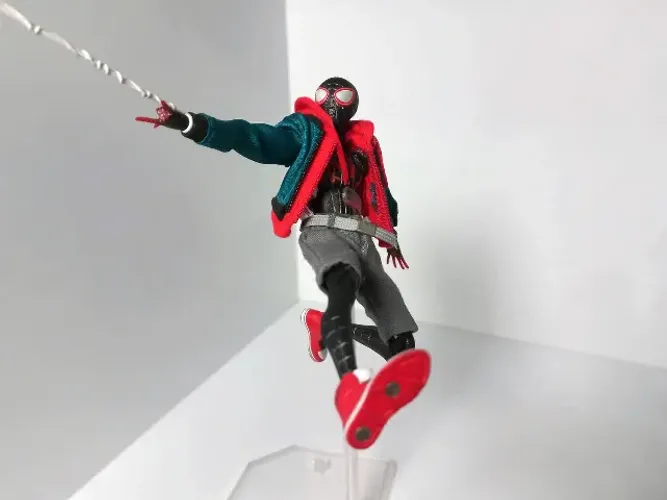Spider-Man Into The Spider-Verse Miles Morales Mafex No. 107 - Medicom Toy