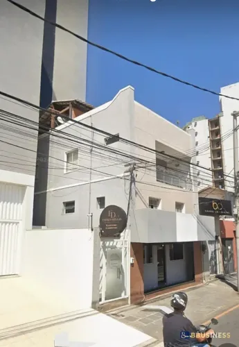 Sobrado Comercial para Aluguel no Centro de Campos 110m², Ideal para Escritórios e Clínic
