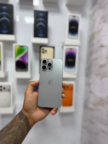 IPHONE 15 PRO MAX 256GB TELA BATERIA NOVA ?R$3.799