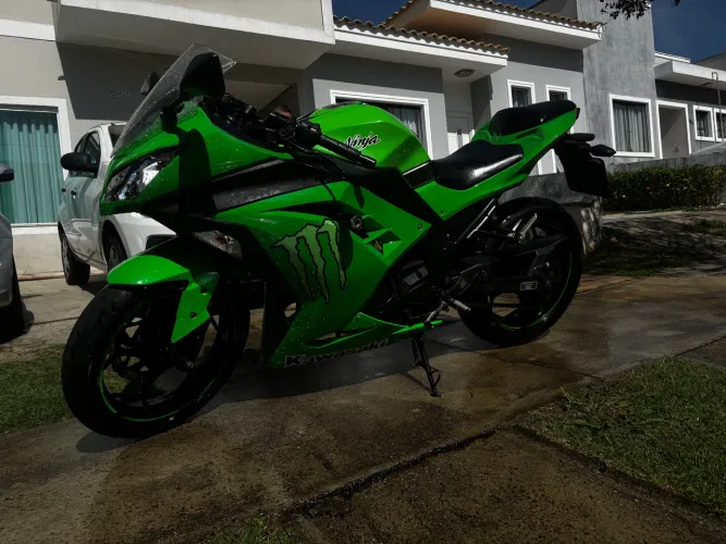 Vendo Moto Kawasaki Ninja Verde 300
