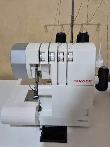 Overlock singer
