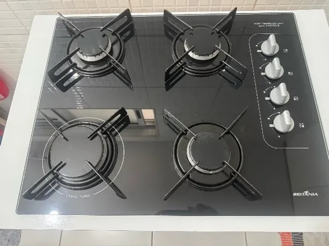 Semi novo  Cooktop 75x87 Britânia com balcão 