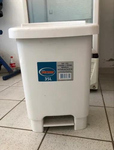 Vendo lixeira nova por 60 reais