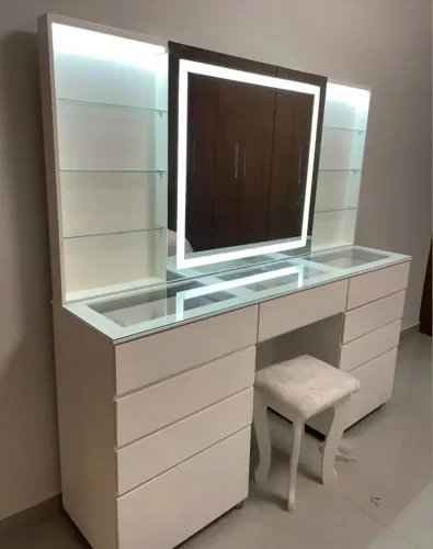 Penteadeira Front Led Com Prateleiras De Vidro/Rodízio L 1.70 M