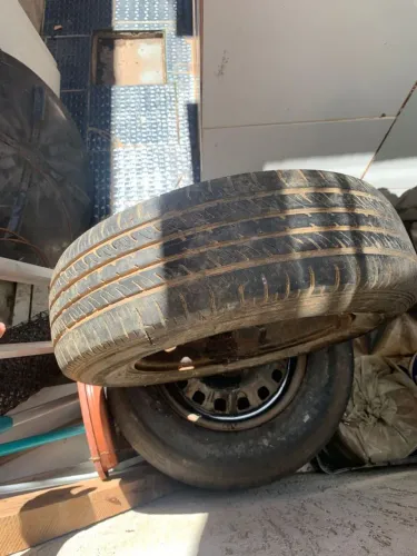 Pneus 175/70 r13 com rodas