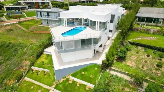 A MANSÃO MAIS EXCLUSIVA DE GRAVATÁ ESTÁ À VENDA 12 SUÍTES, 2.000m² E LUXO SEM LIMITES!