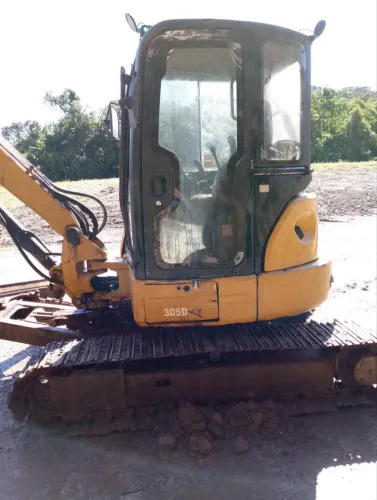 Mini escavadeira Caterpillar 305 ano 2009