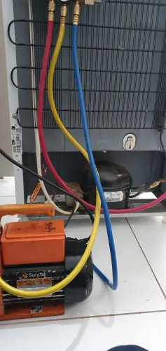 Conserto de geladeira .