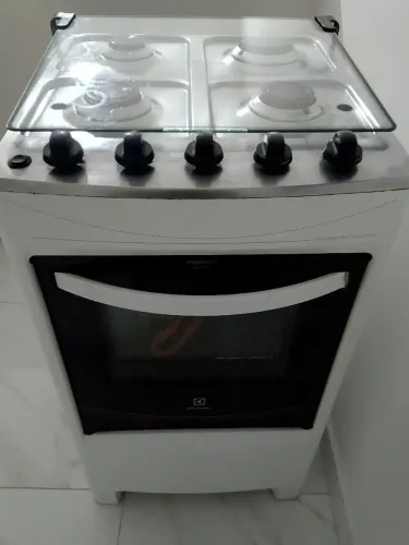 Vendo fogão quatro bocas bem conservado