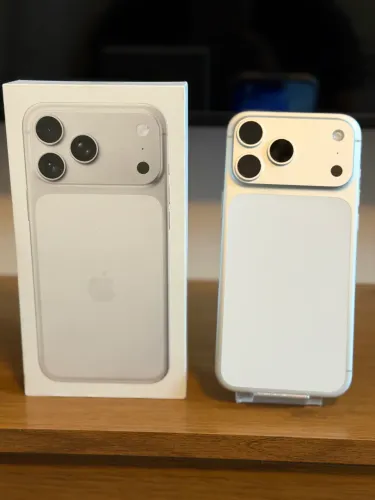 iPhone 17 Pro Max 256GB - Silver | Estado de Novo