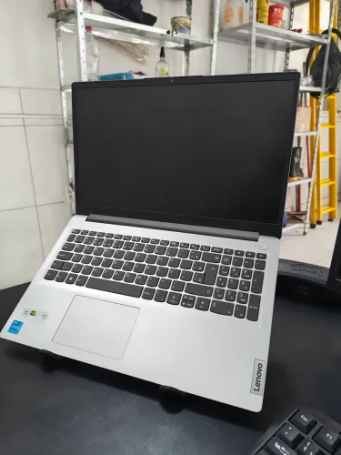 Notebook IdeaPad 1, i3, 8 GB RAM (4 meses de uso) 