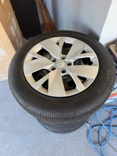 Pneu para carro com 5 furo