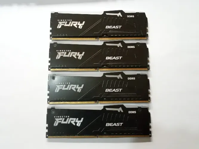 DDR5 Kingston 32GB RGB (kit com 4x pentes/módulos de 8GB) 5600 CL40 modelo KF556C40BBA