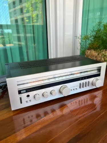 Receiver sansui