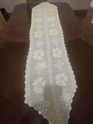 Caminho de mesa de crochê- branco- 2,00 X 0,57