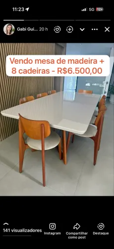Vendo mesa de madeira com tampo de vidro off white e 8 cadeiras