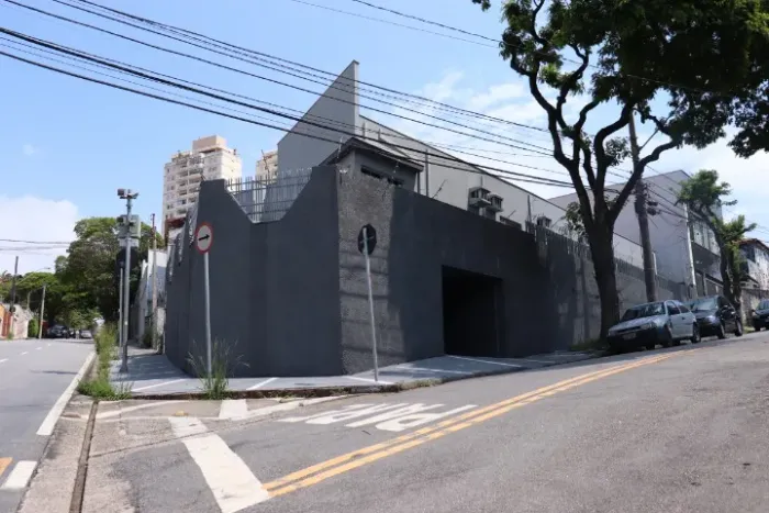 Imóvel Comercial - 8 salas + Recepção + Garagem + 4 Banheiros - Bairro Trujillo - Sorocaba