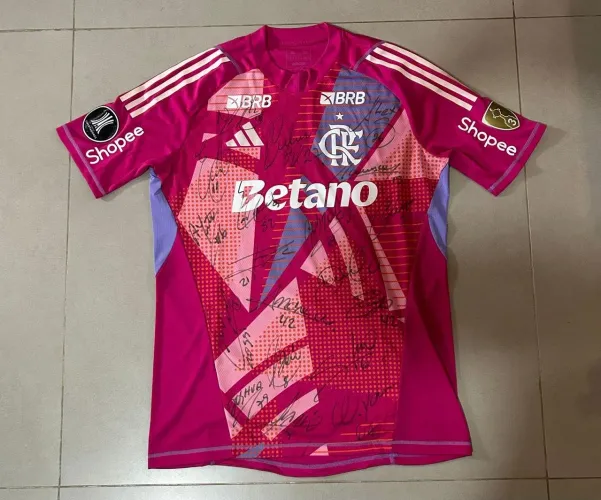 Camisa Flamengo jogo Rossi autografada pelo elenco 2025