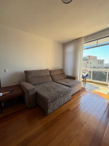 Sofá lindo super confortável